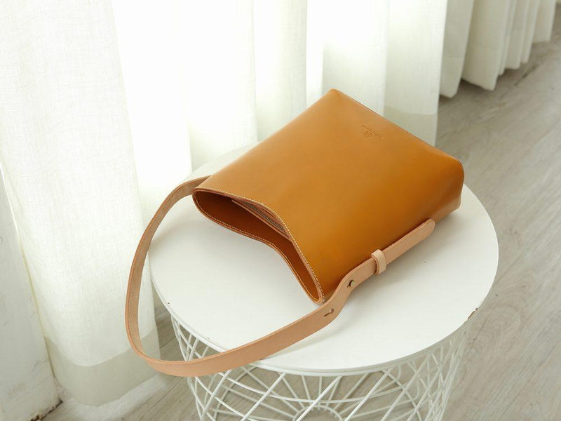 Handmade Vegetable Tanned Leather Small Minimal Buckt Tote Bag Purse
