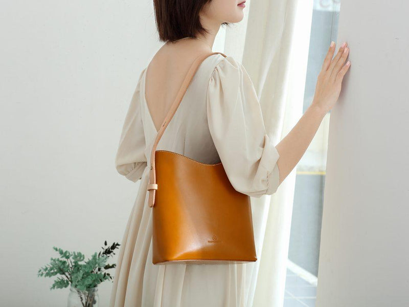 Handmade Vegetable Tanned Leather Small Minimal Buckt Tote Bag Purse