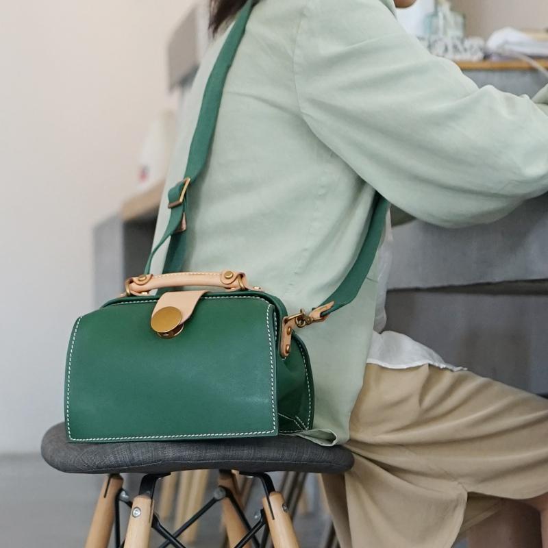 Vintage Womens Green Leather Doctor Handbags Shoulder Purses Doctor Purse for Women